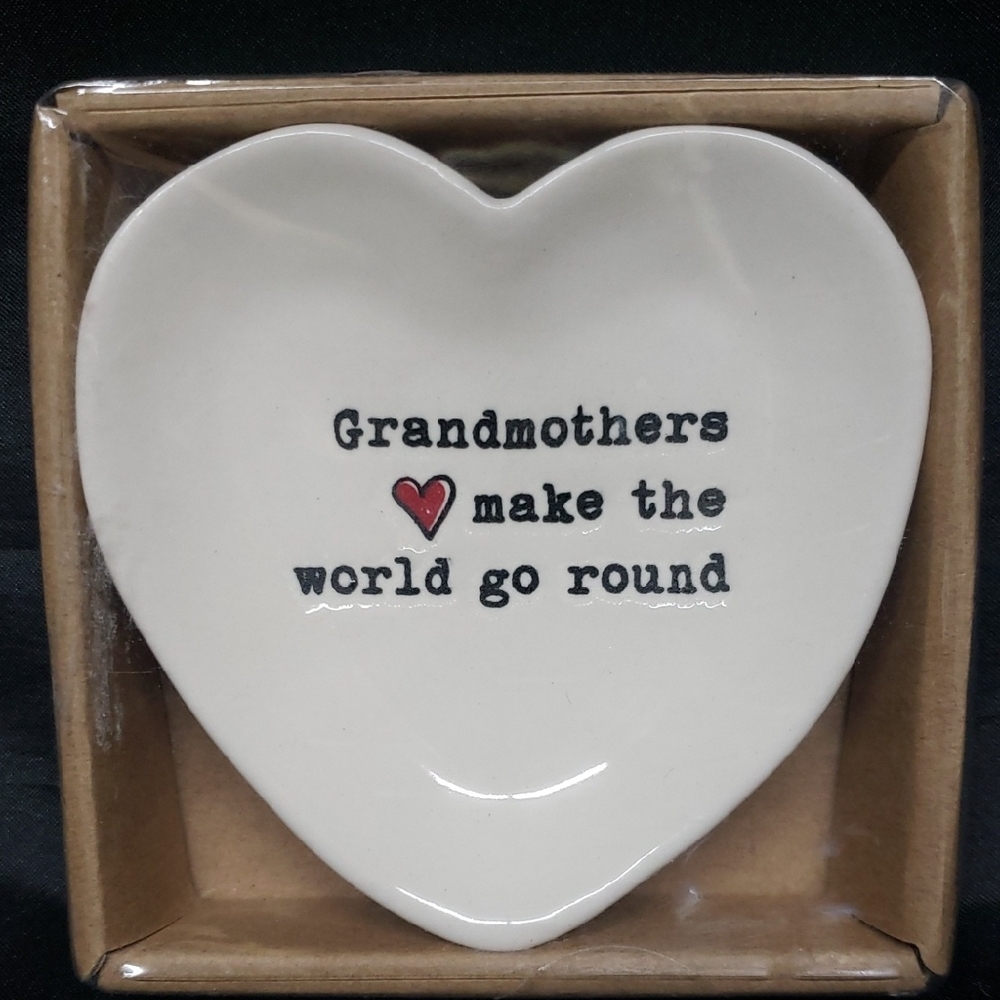 Dennis East Int. NWT Heart-Shaped Ceramic Dish with Grandmother Sentiment